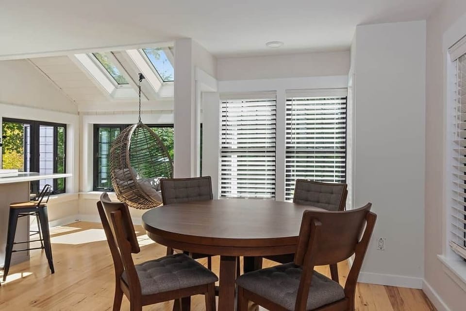 Dining space overlooking the water in a Lisbon CT waterfront vacation rental.