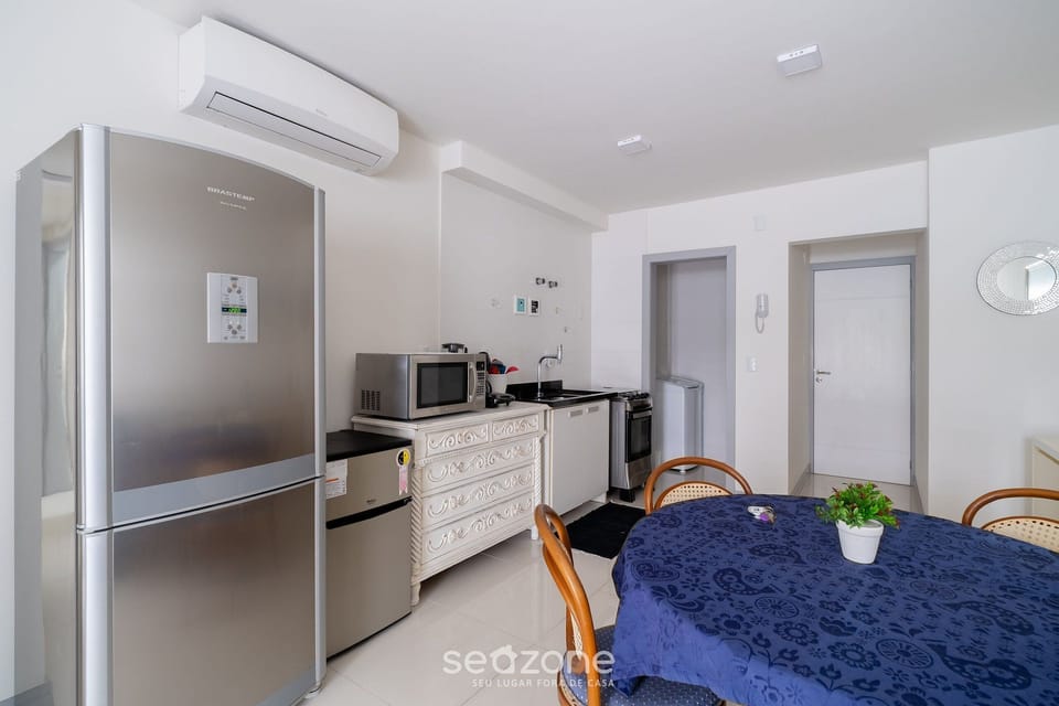 Basic Apartment | Dining