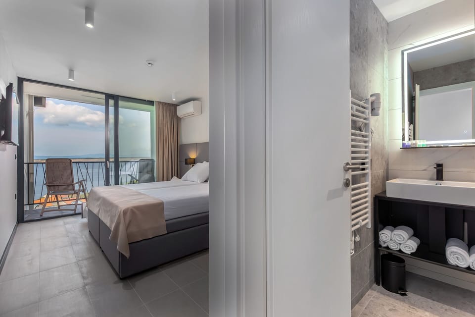 Standard double room with extra bed, balcony | WiFi (free)