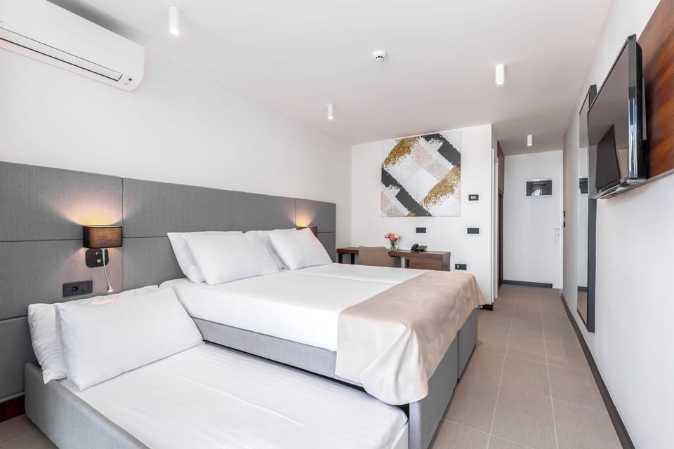 Standard double room with extra bed, balcony | WiFi (free)