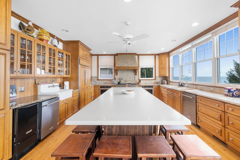 The kitchen island provides lots of space for food prep