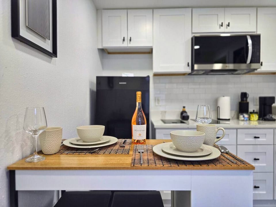 Welcome to our charming and fully equipped studio. This modern kitchen is perfect for preparing your favorite meals or a romantic dinner. It has a refrigerator, microwave, and all the cooking essentials you`ll need for a comfortable stay.