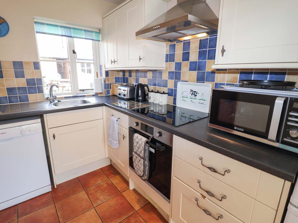 Dishwasher, cookware/dishes/utensils