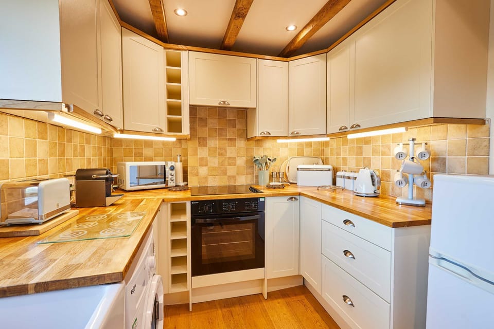 House | 2 bedrooms, desk