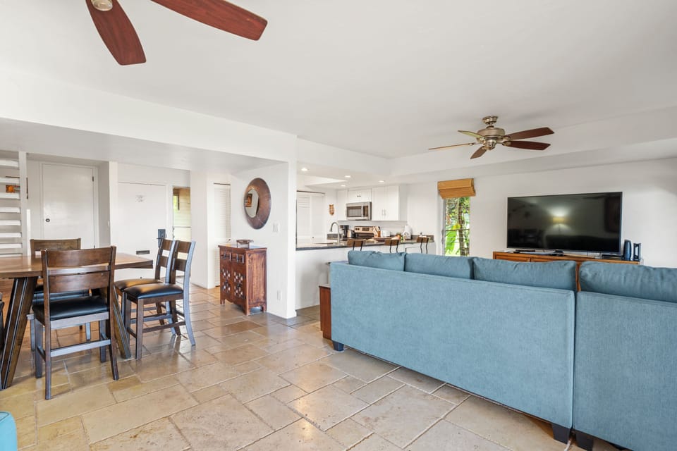 Condo, 3 Bedrooms, Ocean View | Living area