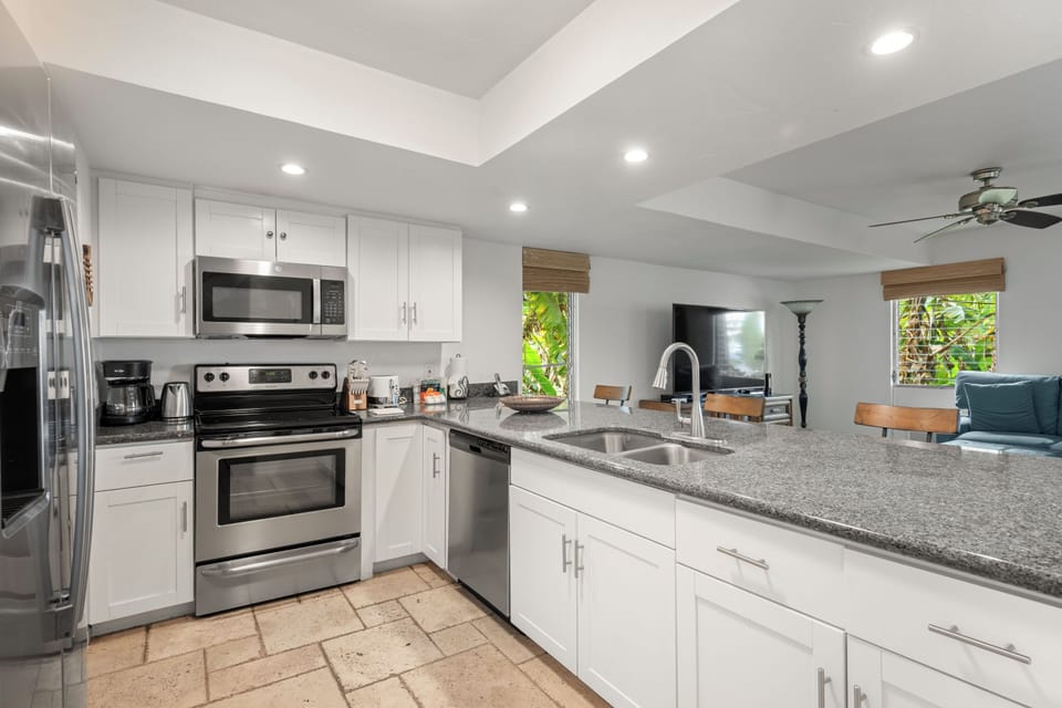 Condo, 3 Bedrooms, Ocean View | Private kitchen