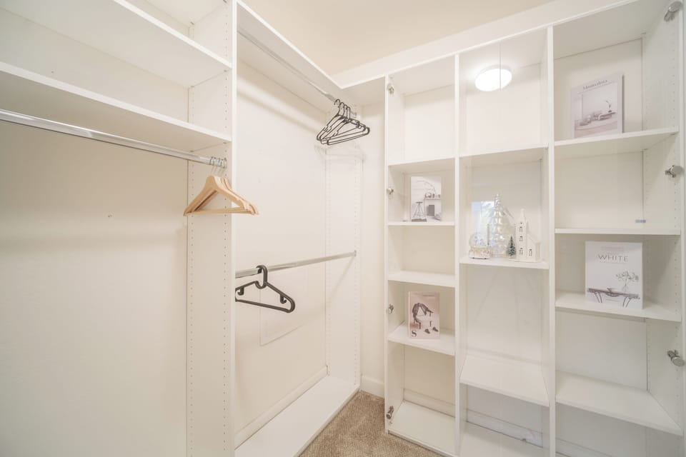 Walk-in closet
