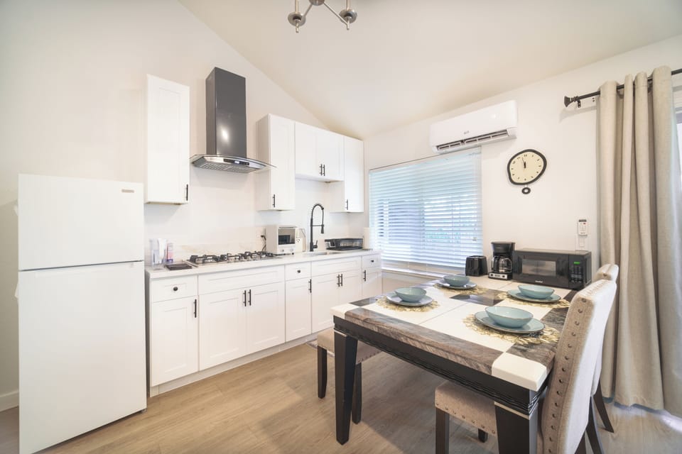 4-seater dining area
