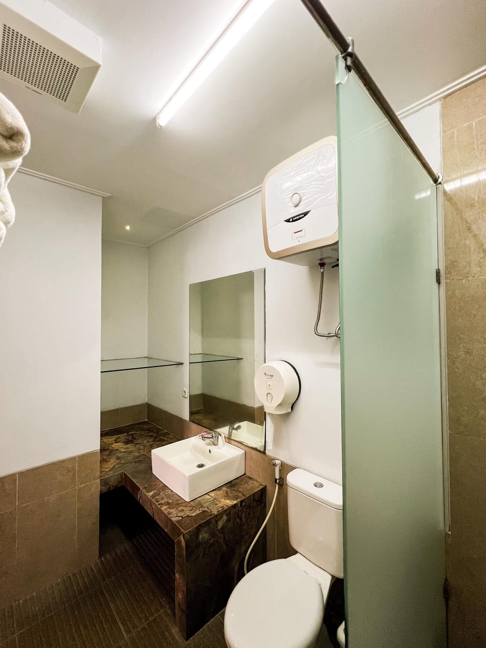 Family Room | Bathroom | Shower, free toiletries, towels, soap