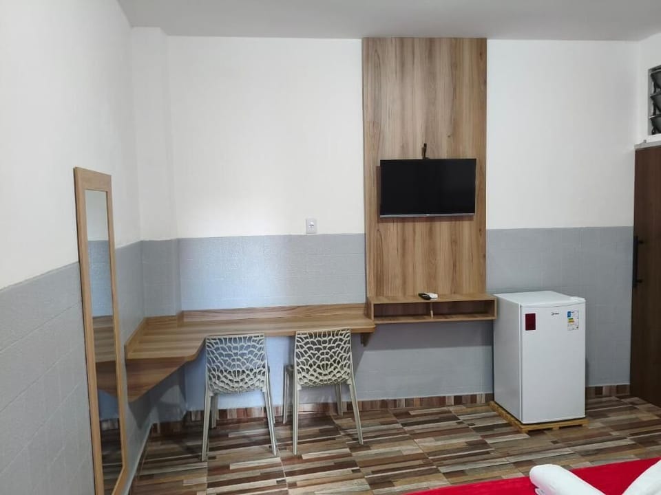 Triple Room | Desk, free WiFi