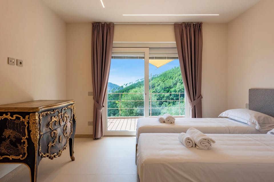 Twin bedroom