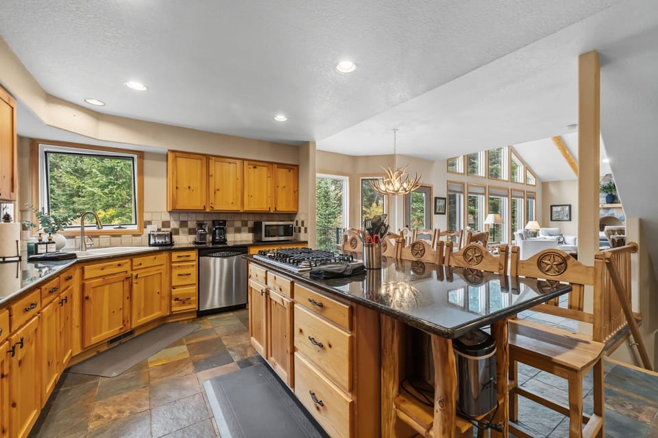 Kitchen: Drip coffee maker, Crockpot, blender, food processor, kettle, cooking utensils, tableware