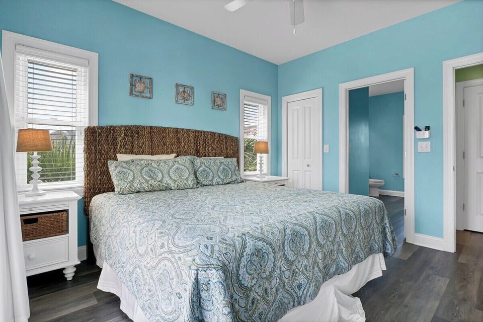 King Master bedroom Oceanfront