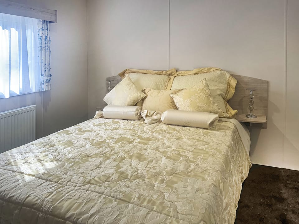 Double bedroom | Hadrian&rsquo;s Hollow - Lilswood Park, Hexham