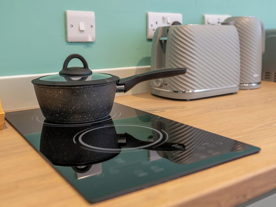 Studio | Hilltop Apartment 2 - Hilltop Apartments, Earl Shilton