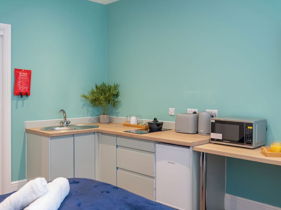Studio | Hilltop Apartment 2 - Hilltop Apartments, Earl Shilton