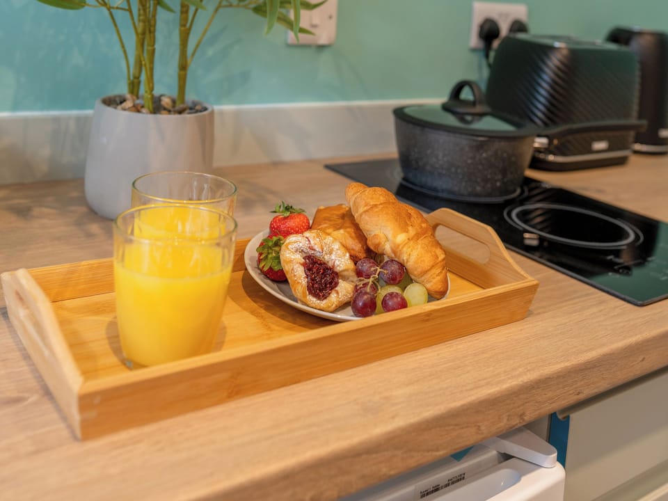 Studio | Hilltop Apartment 1 - Hilltop Apartments, Earl Shilton