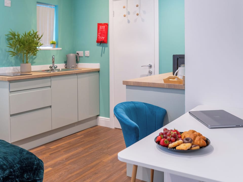 Studio | Hilltop Apartment 4 - Hilltop Apartments, Earl Shilton