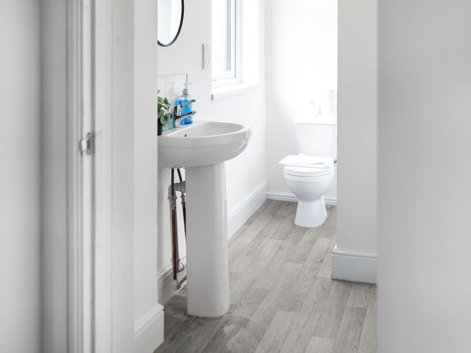 Bathroom | Nibelheim, Desford