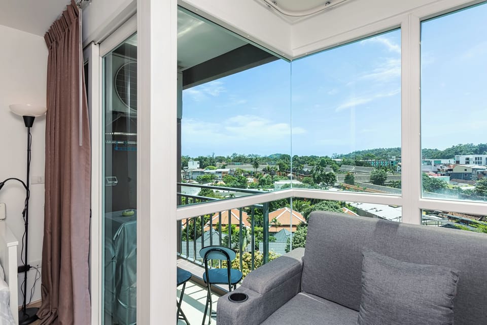 Standard Studio, Balcony, Partial Sea View | In-room safe, blackout drapes, iron/ironing board, free WiFi
