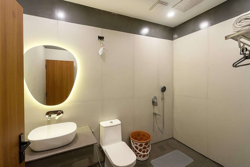 Deluxe Shared Dormitory, City View | Bathroom | Towels