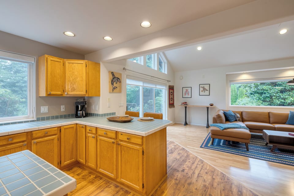 Fully equipped kitchen.