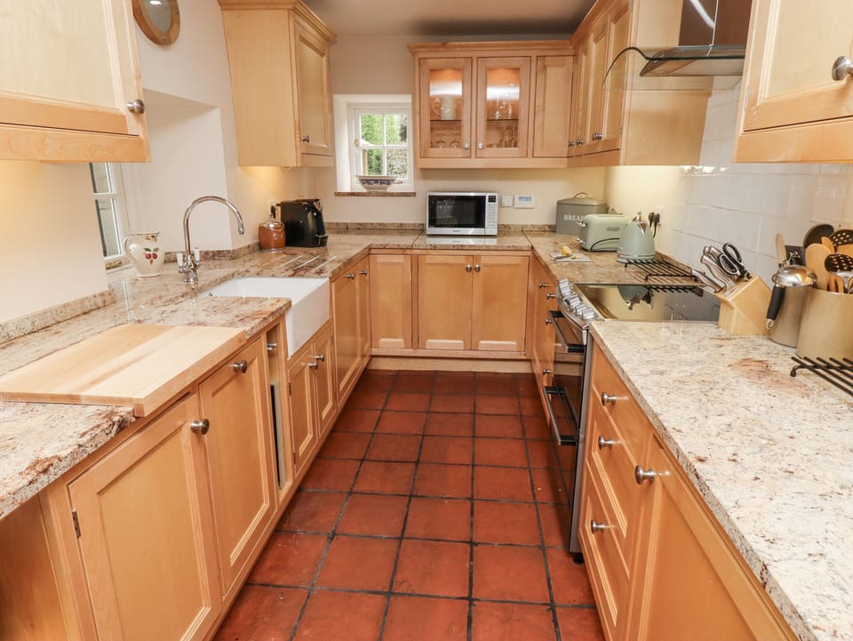 Dishwasher, cookware/dishes/utensils