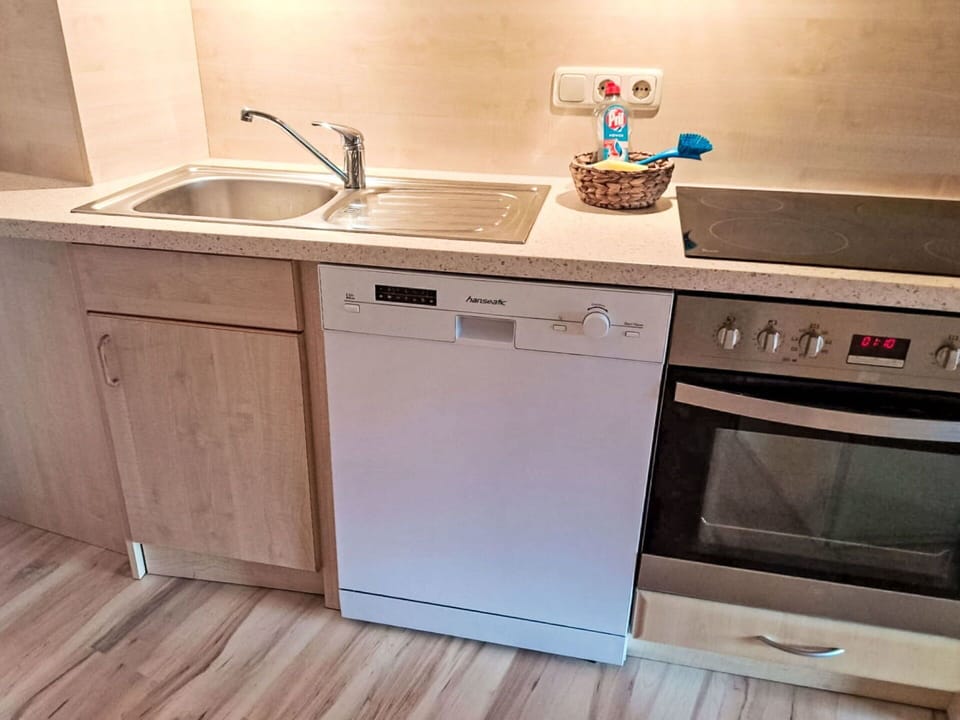 Kitchen Appliance, Major Appliance, Flooring, Kitchen, Home Appliance, Cabinetry, Floor, Countertop, Stove, Kitchen Stove