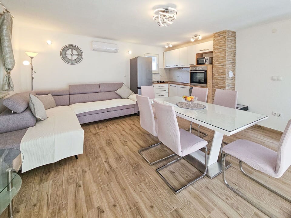 Furniture, Flooring, Couch, Interior Design, Floor, Wood, Table, Living Room, Wood Flooring, Room