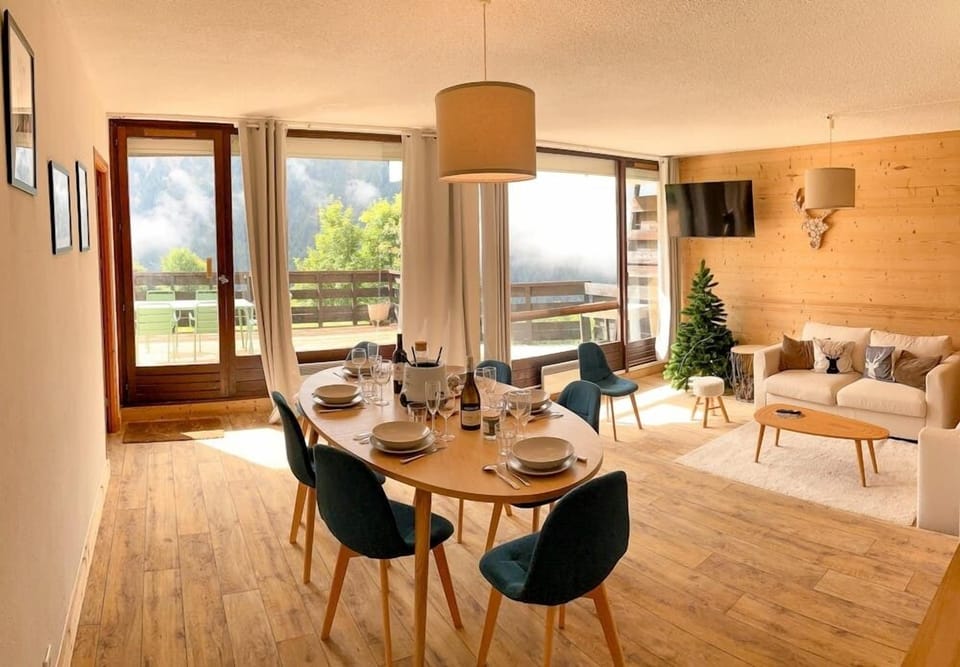 Spacious dining area opened to the lounge