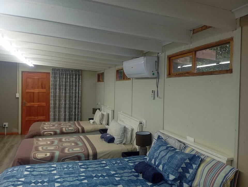 Basic Shared Dormitory | Iron/ironing board, free WiFi