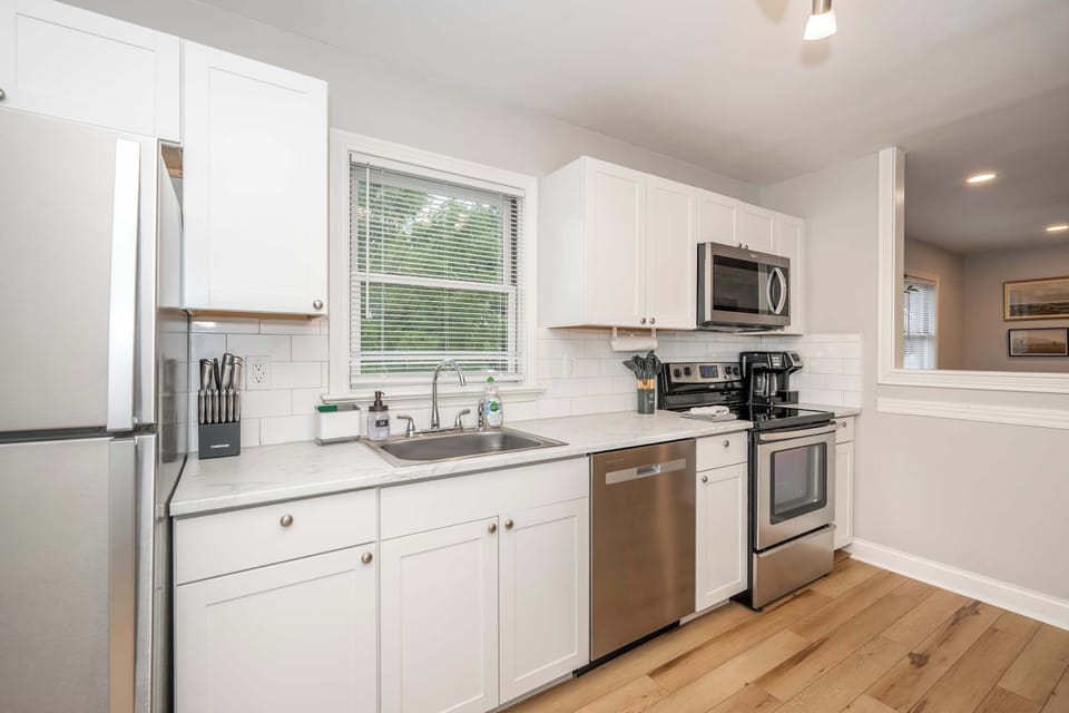 The open dine-in kitchen is well equipped for an unforgettable getaway​