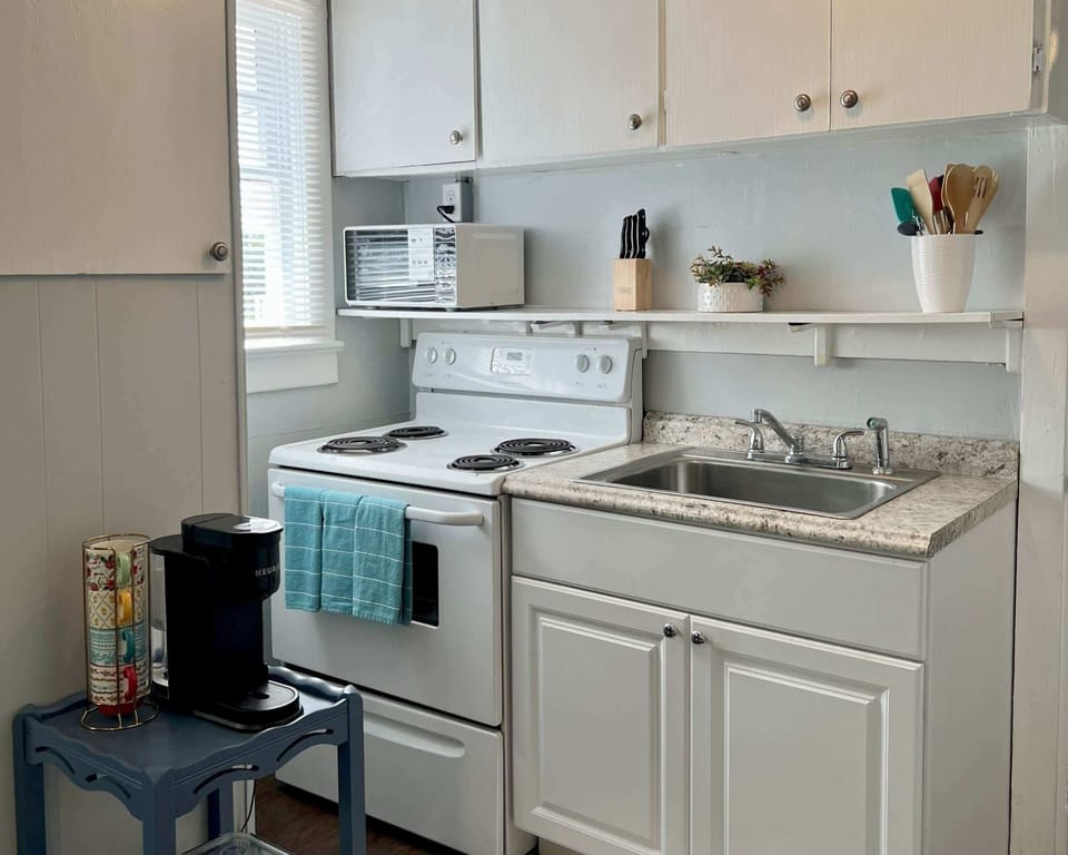 Full kitchen