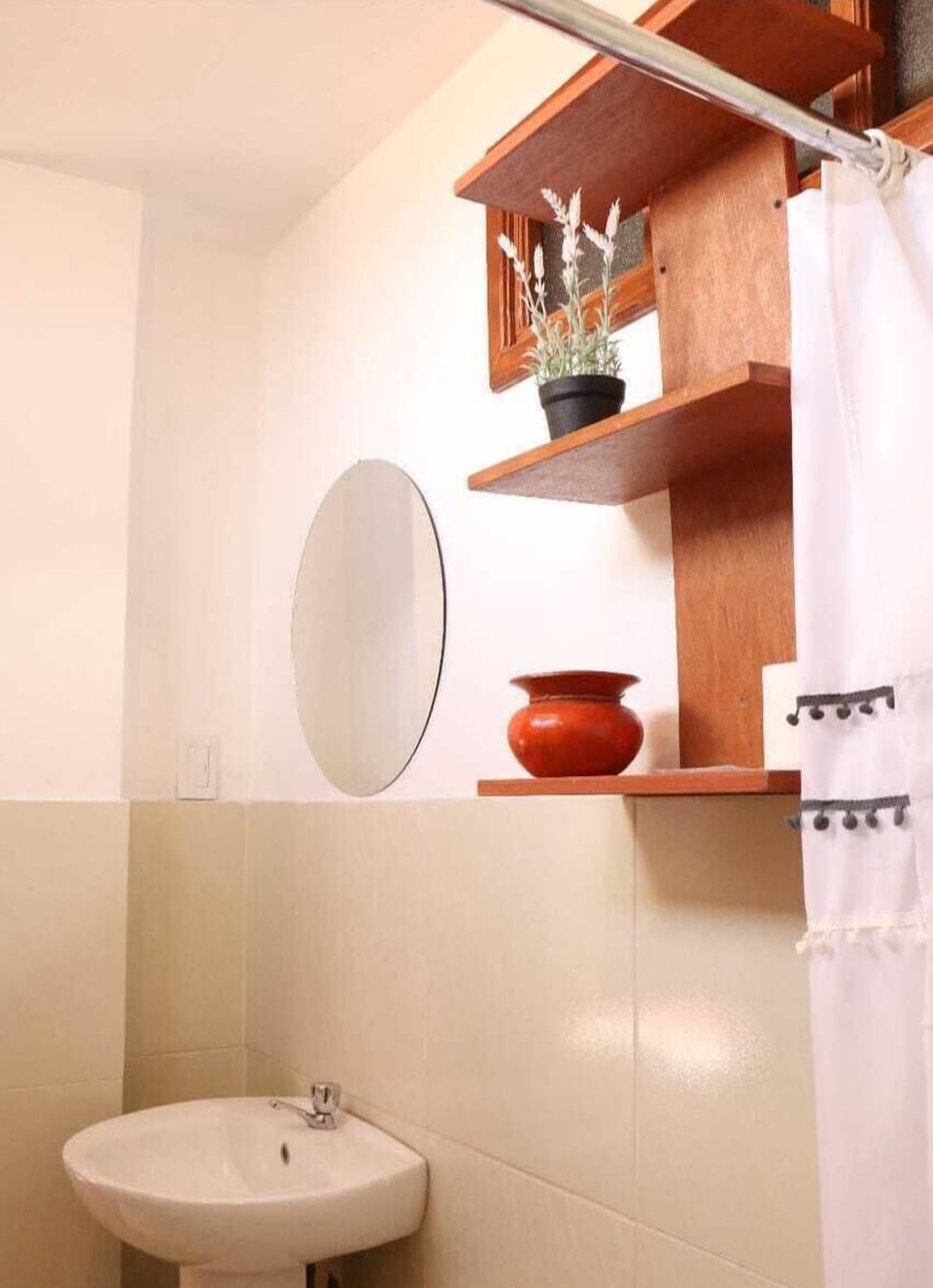 Standard Double Room | Bathroom | Shower, towels, soap, shampoo