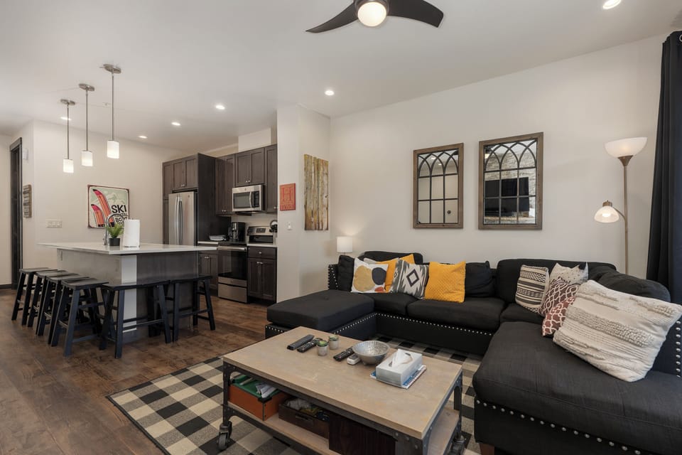 Living area - Kitchen and living room convenient located next to each other, making conversatoins and family time easy during meals