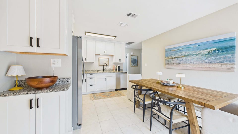 Full kitchen with all the cooking essentials and appliances for your culinary needs