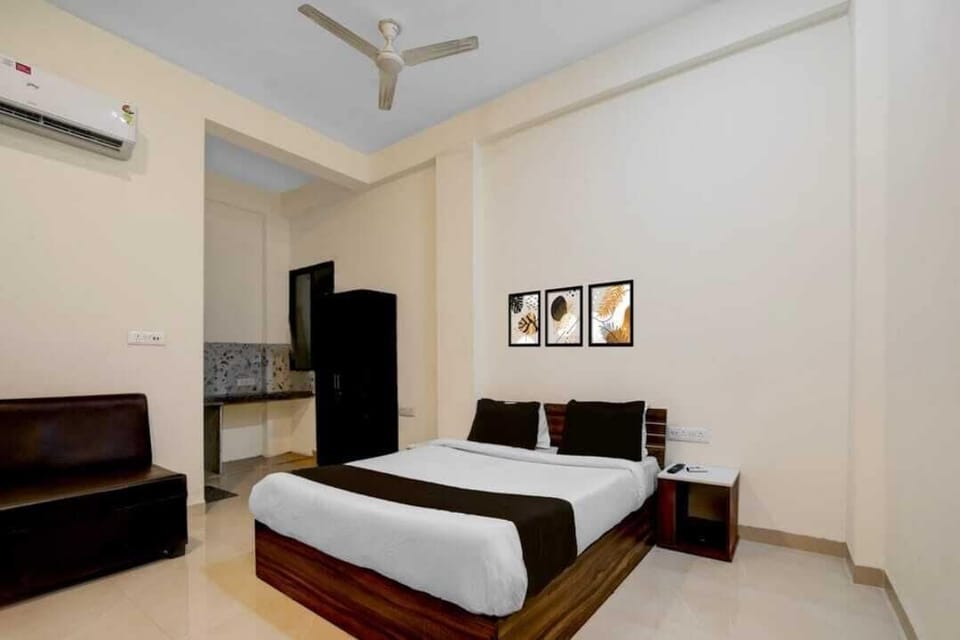 Deluxe Double Room, City View | Desk, laptop workspace, WiFi (free)