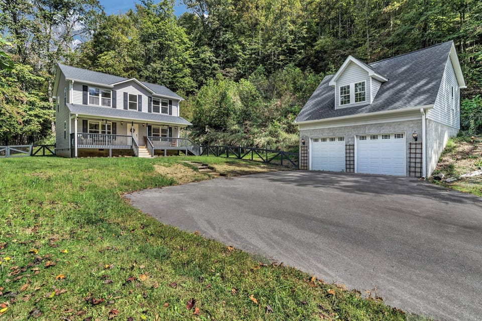 Four Bedroom Home with Detach Bonus Room over Garage
