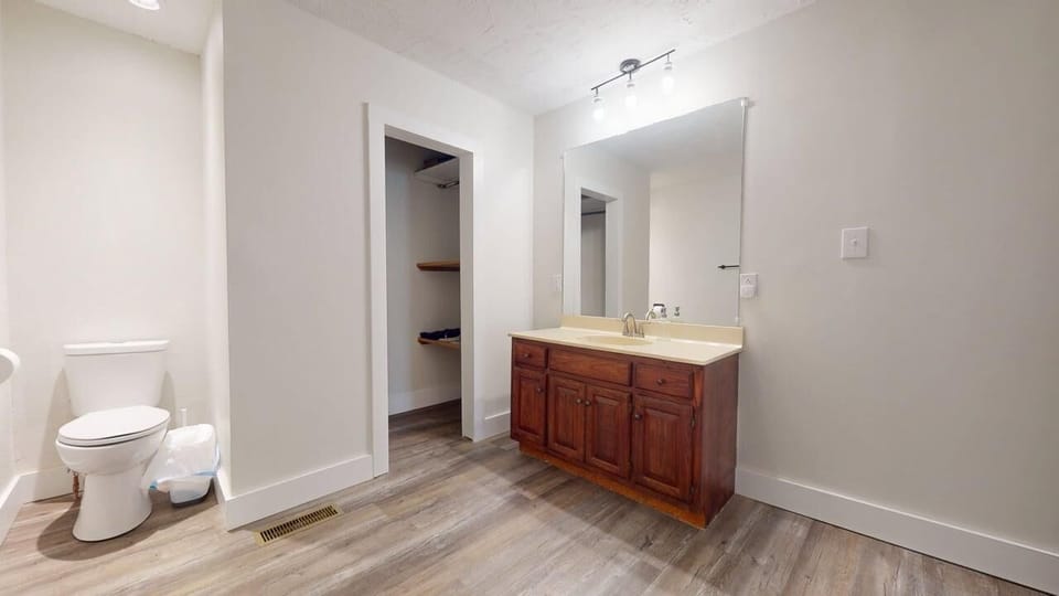 bathroom vanity & storage