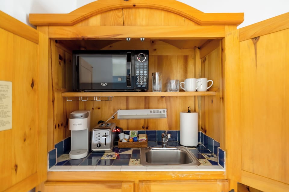 Kitchenette, Keurig, toaster, griddle, hot plate