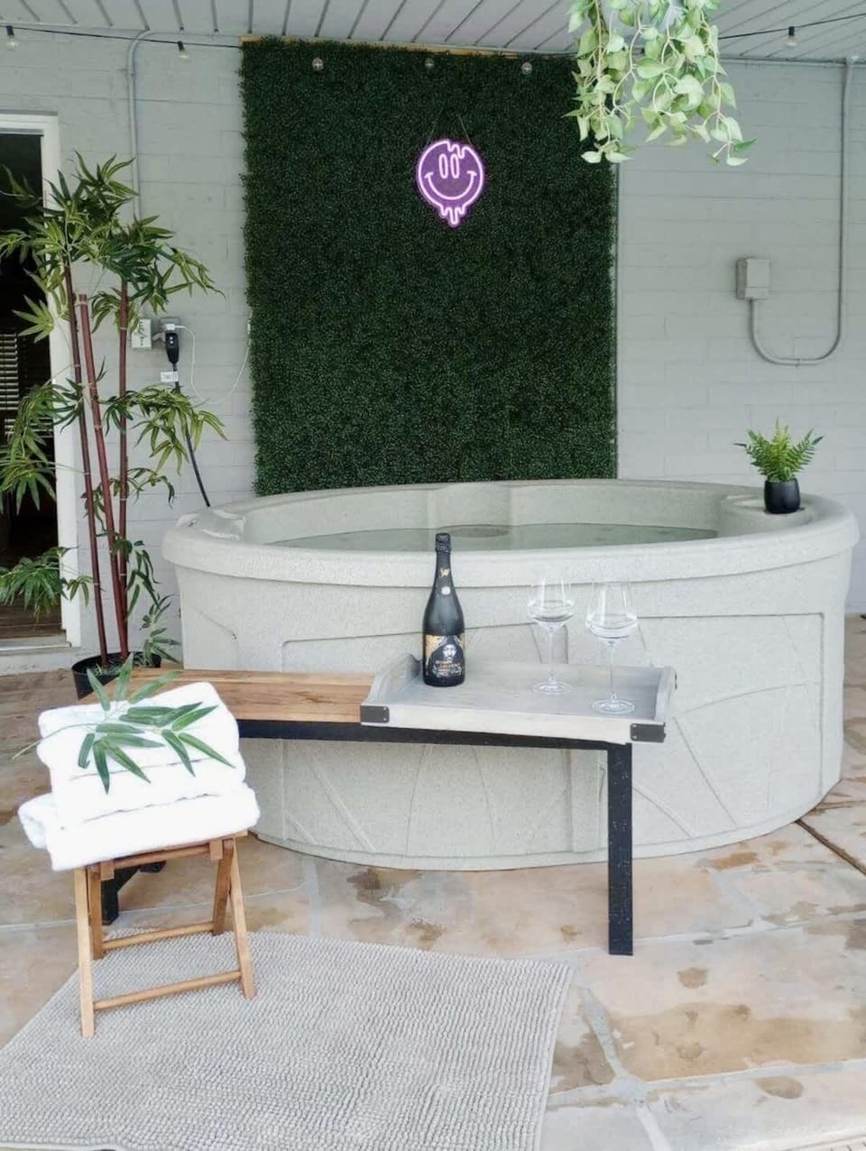 Outdoor spa tub