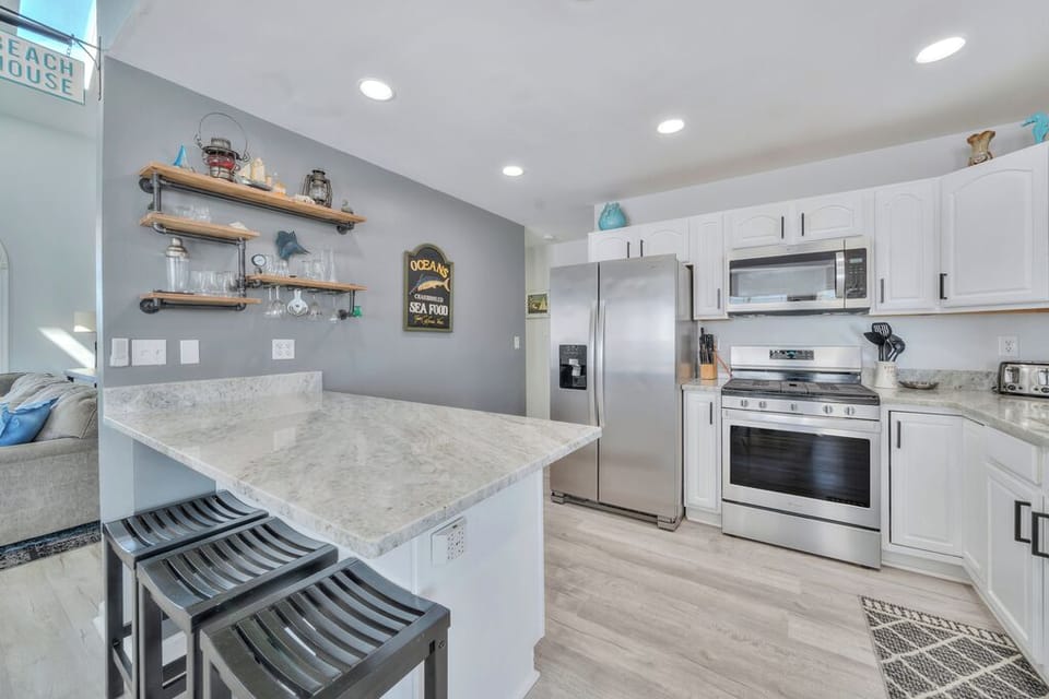 Grab a quick bite at the Breakfast Bar before hitting the Beach.