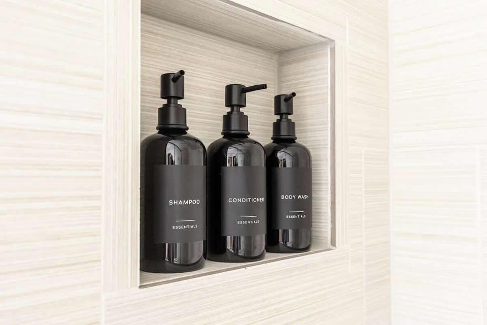 To make your stay as hassle-free as possible, towels and toiletries are provided. This means you don't have to worry about packing or purchasing these items during your trip.