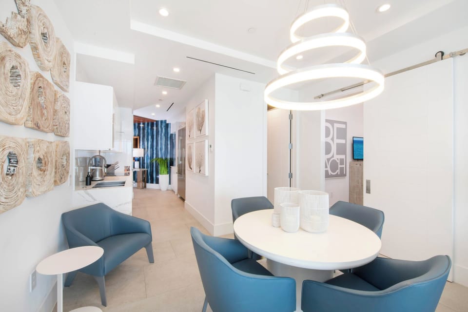 Dining area with seats for 5.