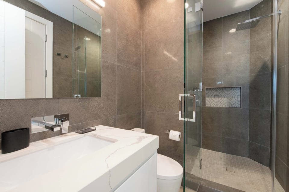 Bunk Suite ensuite bathroom with shower.