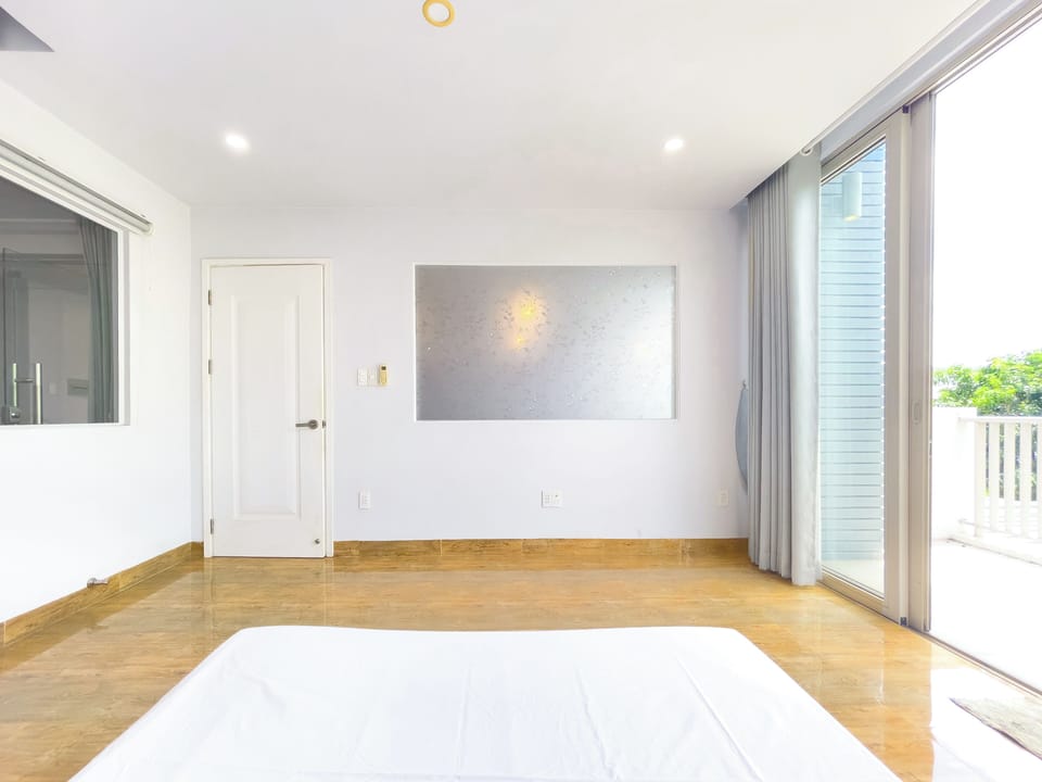 Villa, 4 Bedrooms | Desk, laptop workspace, blackout drapes, soundproofing