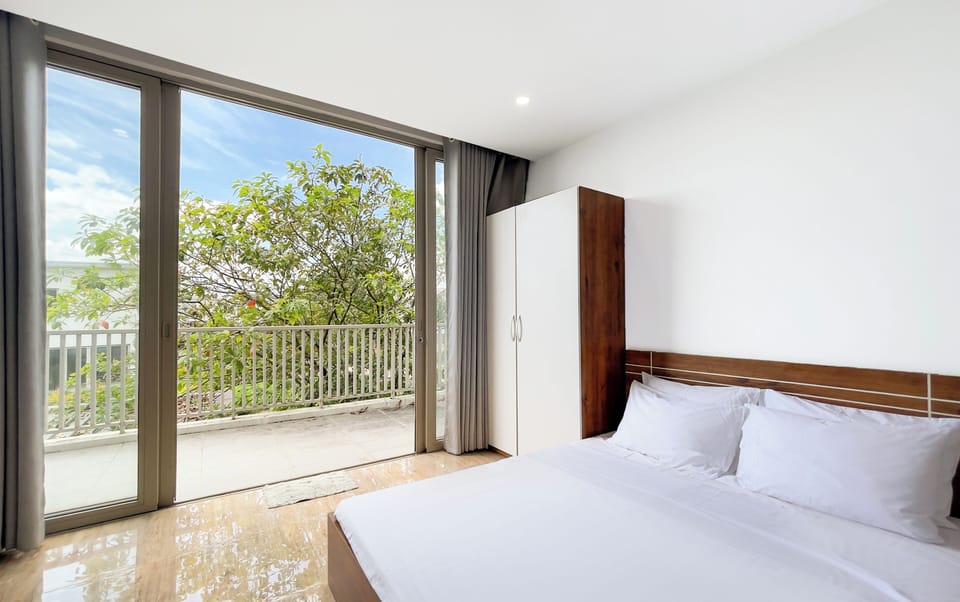 Villa, 4 Bedrooms | Desk, laptop workspace, blackout drapes, soundproofing