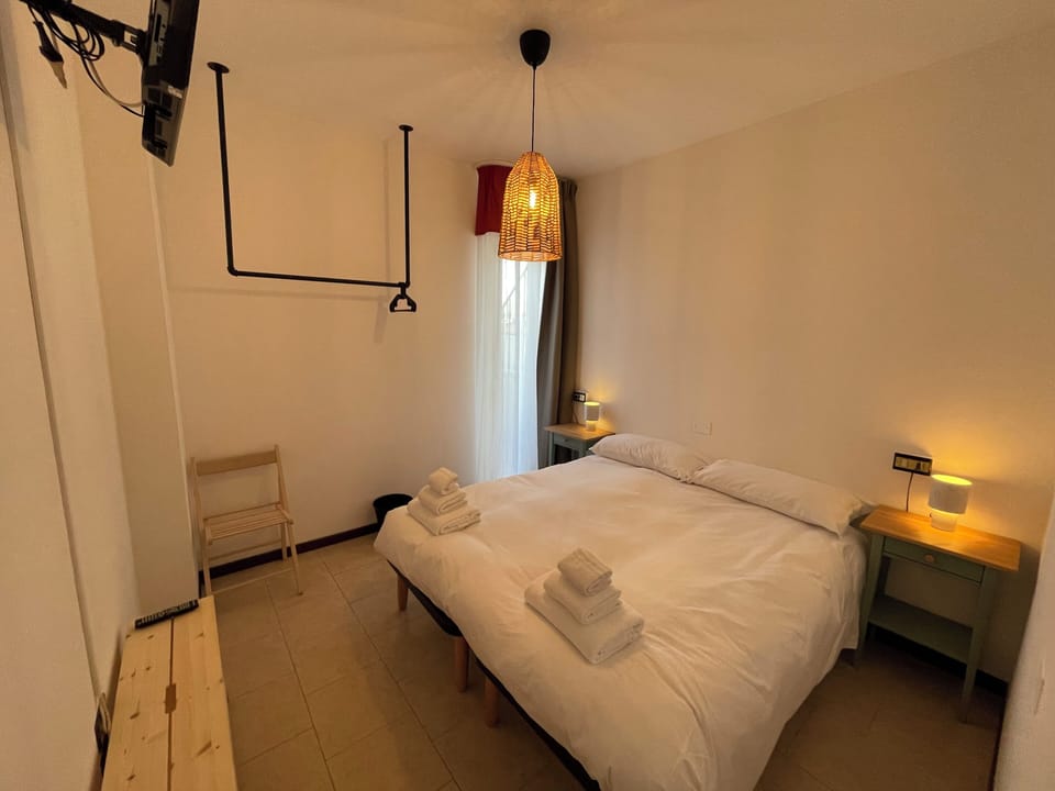 Room | WiFi (free)