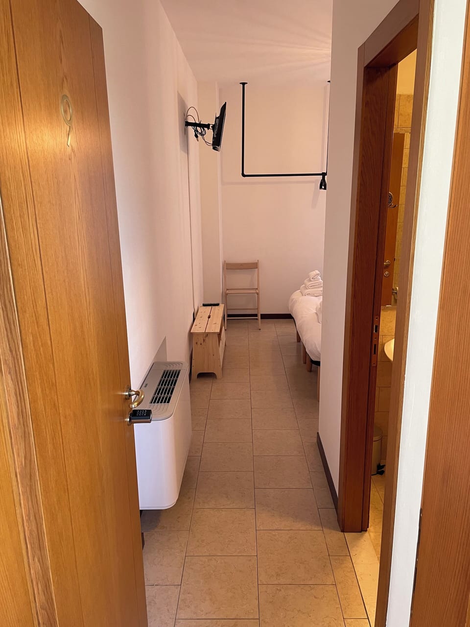 Room | Free WiFi