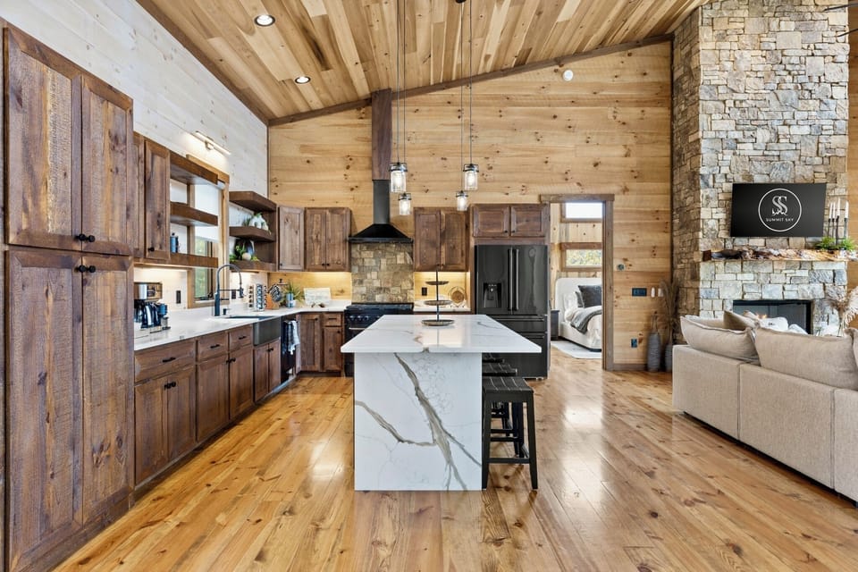 Fully-loaded chef Kitchen, Coffee Station, Gas Range